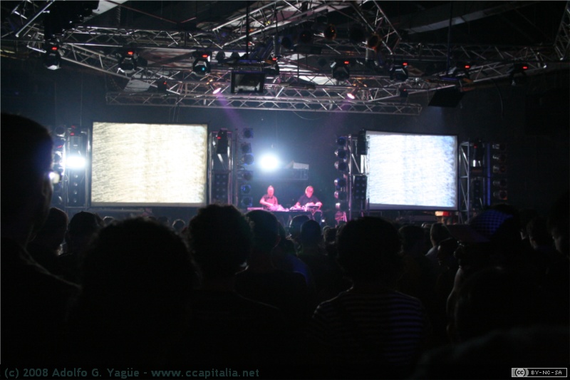 Pan Sonic - DeciBelio Festival - 20.06.06 (2)