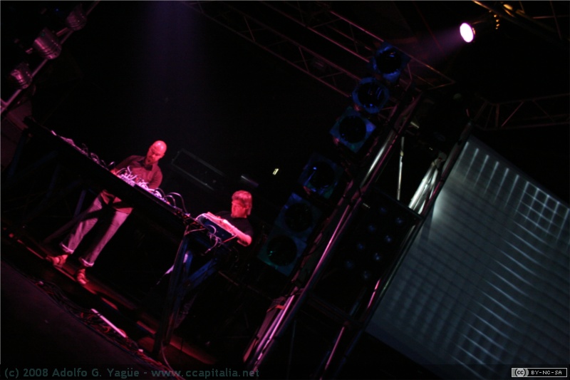Pan Sonic - DeciBelio Festival - 20.06.06 (3)