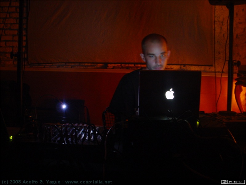 Taylor Deupree - Klangmaschine - 12.03.04 (1)