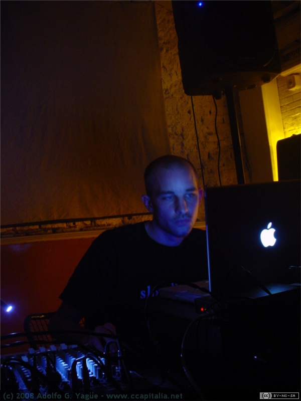Taylor Deupree - Klangmaschine - 12.03.04 (4)