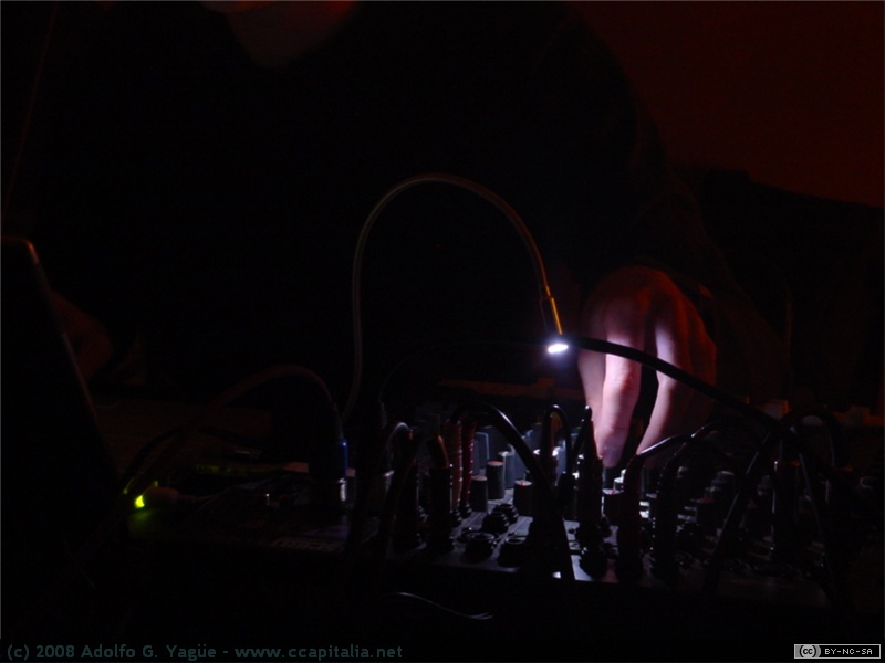 Richard Chartier - Klangmaschine  - 12.03.04 (4)