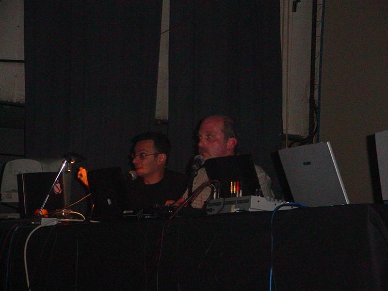 Presentación y ponencia Kim Cascone - Tendencias Post-Digitales - 13.10.02 (3)
