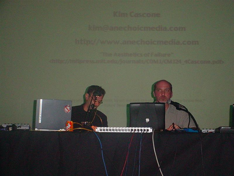 Presentación y ponencia Kim Cascone - Tendencias Post-Digitales - 13.10.02 (4)