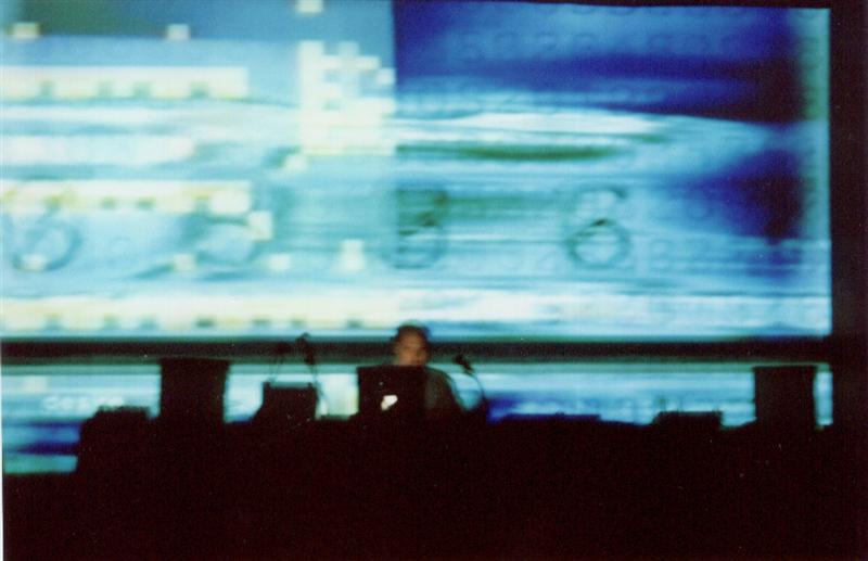 Kim Cascone - Tendencias Post-Digitales - 13.10.02 (4)
