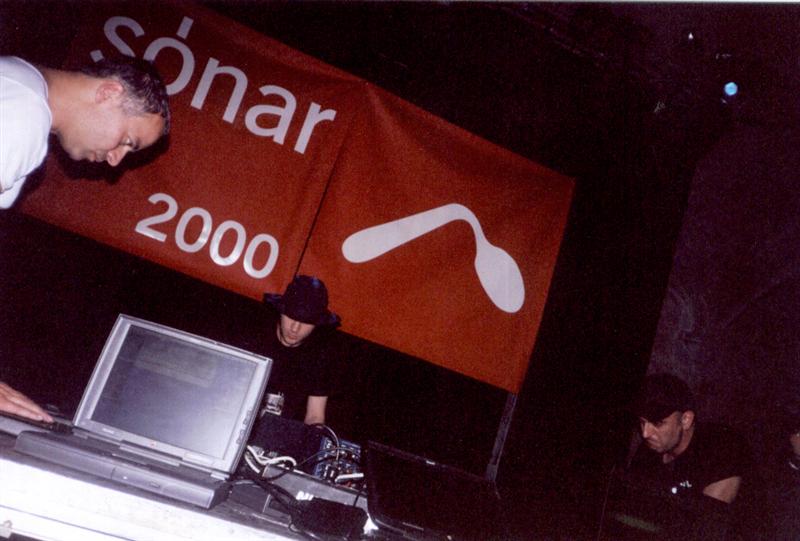 Paco López y Akita vs Mego Laptop Orchestra - Sonar - 16.06.00 (2)