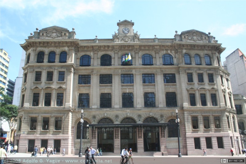 Edificio de Correos en Parque Anahngabaú