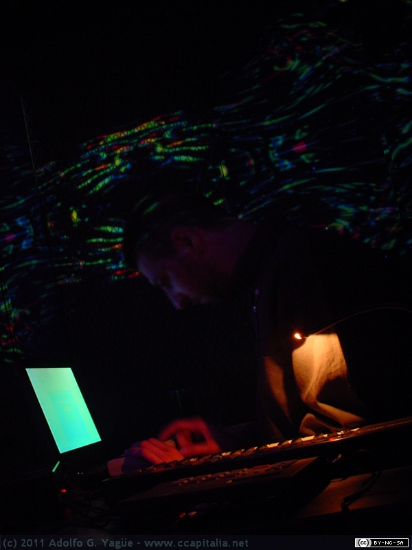 Vadim Tudor - Live Act #51 - 31.10.04 (3)