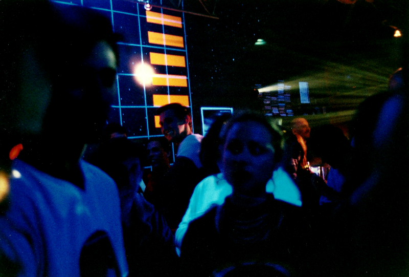 People in Radar (Electronic Sounds Bar). Mei, 2001