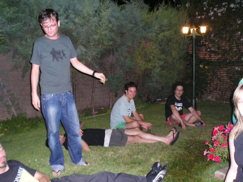 Roberto (DJ Sweeterbeat), LeTroner y otros amigos. Fiesta Piscinera, 2006