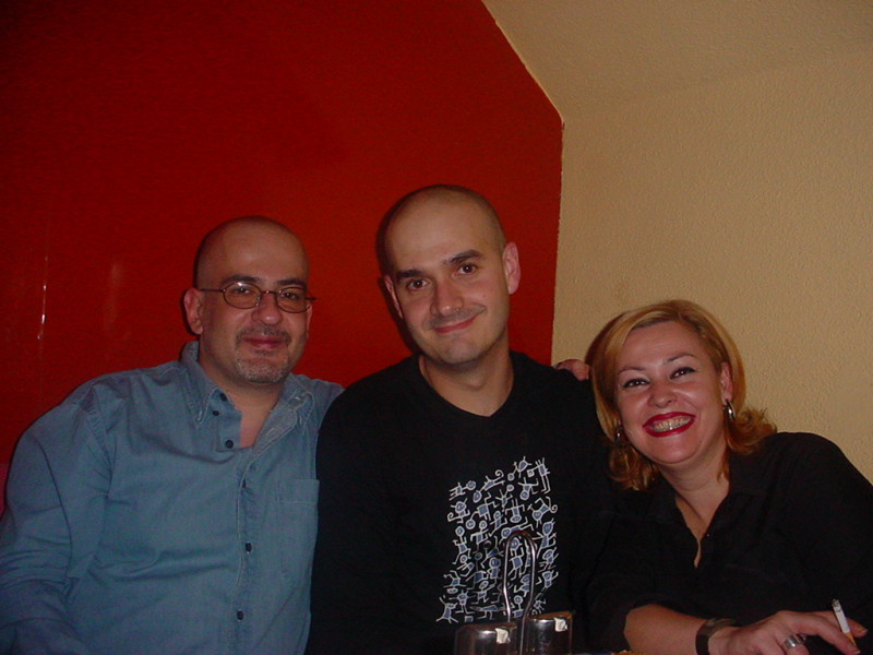Sevi, Alberto y M. Jose. Cena con Kim Cascone [15.10.02]