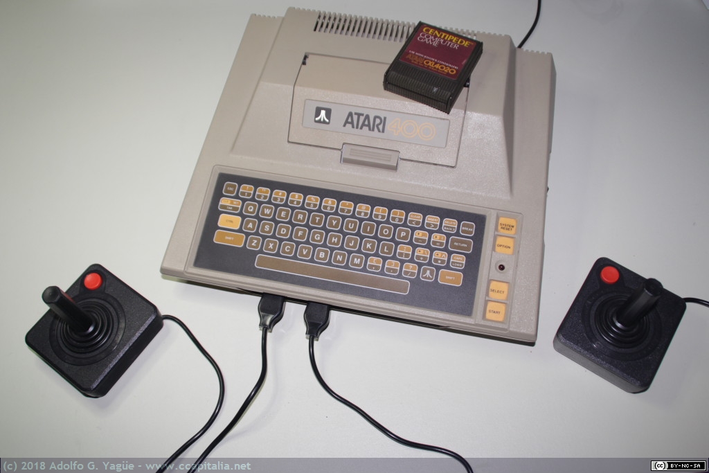 058, 506 y 417 - Atari 400, joystics y cartucho del Centipede, 1979