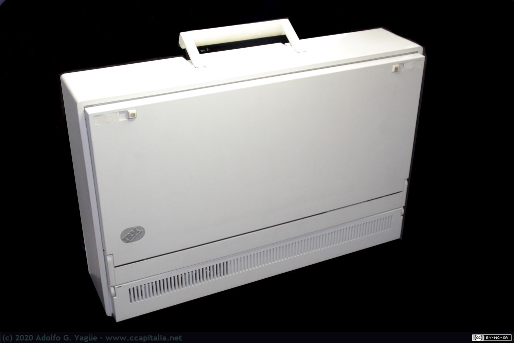 038 - IBM PS2 P70. Ordenador portable, Intel 386SX 20Mhz, microchannel, monitor mono de plasma (1), 1989