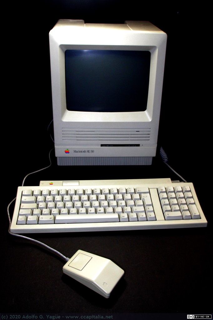 848 - Apple Macintoch SE30 (System 6.0.3, monocromo, Motorola 68030 a 16MHz, 1MB RAM), 1989