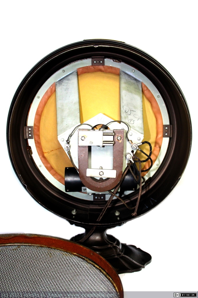1638 - RCA Radiola Model 100. Detalle de imán permanente, electroimán y vista posterior del cono de papel (3), 1925