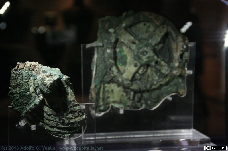 circa 200 a.C - Anticitera - Fragemento B (frontal) y A (frontal). .Museo Arqueólogico Nacional de Atenas